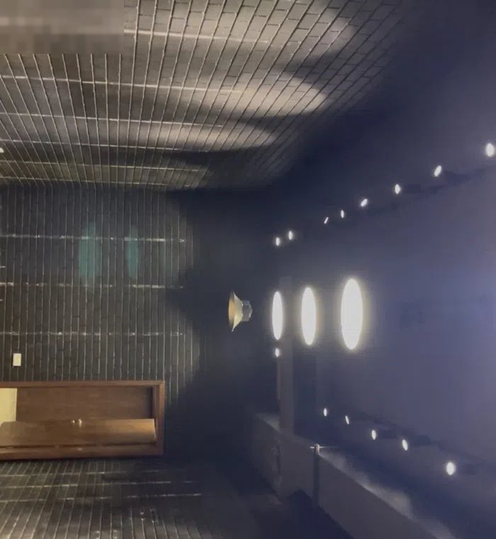 للايجار محل في المهبوله قريب من نادي اوكسجين وعلى الشارع الرئيسي .