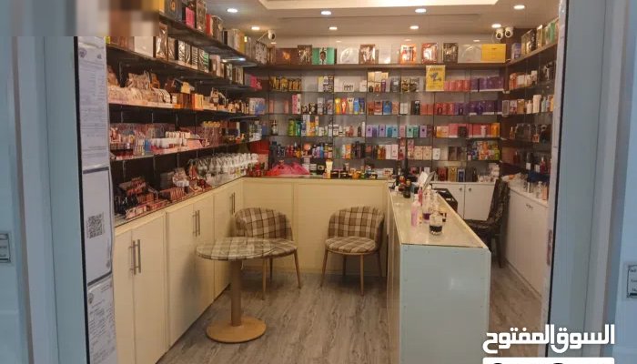 محل في مجمع راقي جدا بالفرونية
