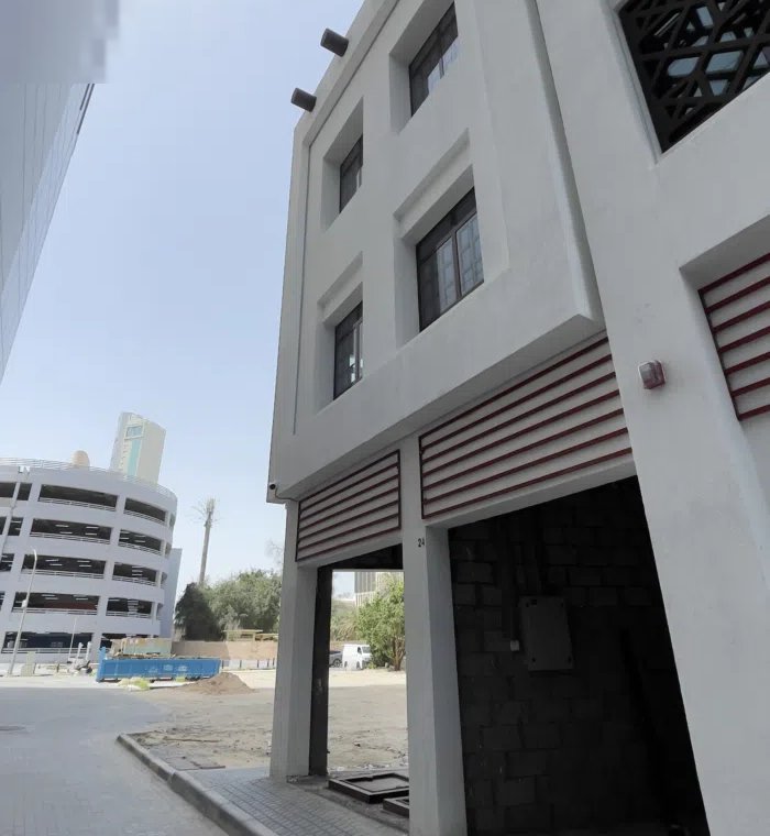 محلات واجهة للإيجار في مجمع جديد بالمباركية من المالك مباشرة بدون خلو او عمولة