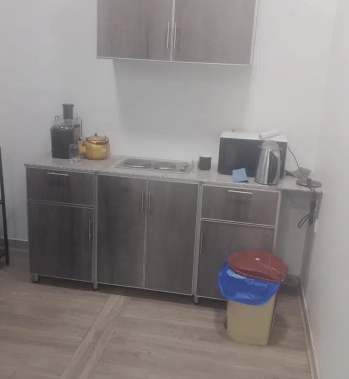 للبيع مكتب خلو بالضجيج مقابل اكسايب الغانم ، اسم المجمع دلال سنتر موقع مميز