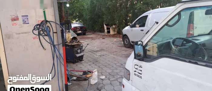 كراج سيارات للبيع ... ساحه من جميع الاتجاهات محل جاهز