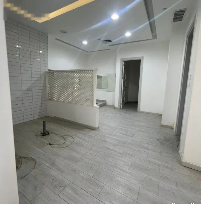 للايجار دور تجارى فى الحابريه يصلح صالون نسائى او أتيليه