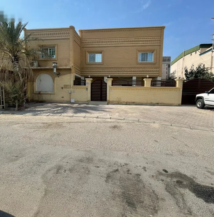 600 m2 More than 6 bedrooms Townhouse for Sale in Al Ahmadi Fahaheel