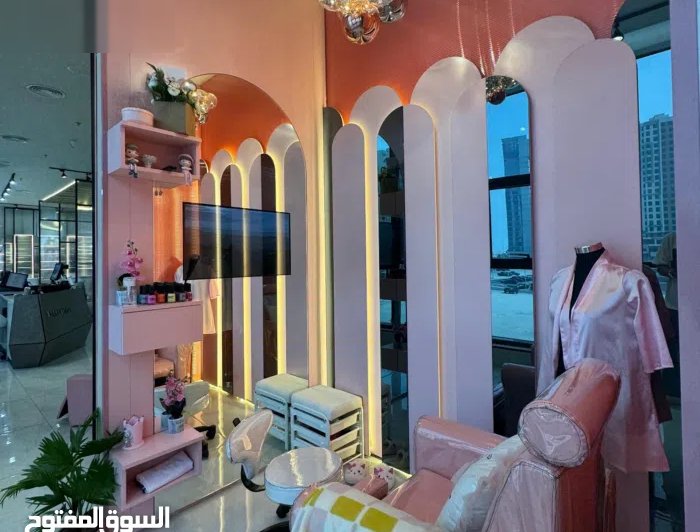صالون VVIP للإيجار ( خلو ) في صباح السالم قطعة 1