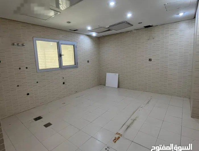 دور كامل تجاري للإيجار في السالمية