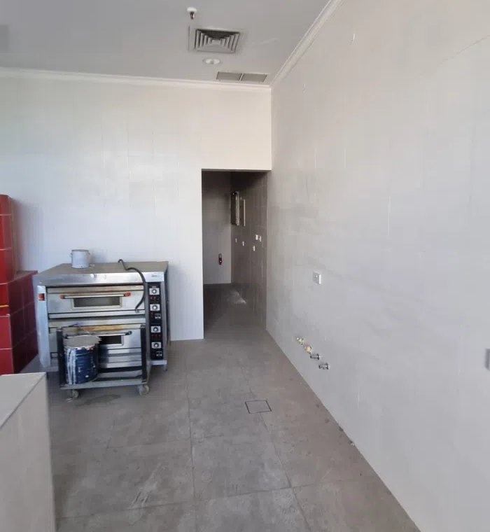 للايجار بابو الحصاني محل مساحتة 50 متر  موقع مميز  For rent in Abu Al-Hassani, a shop with an area o