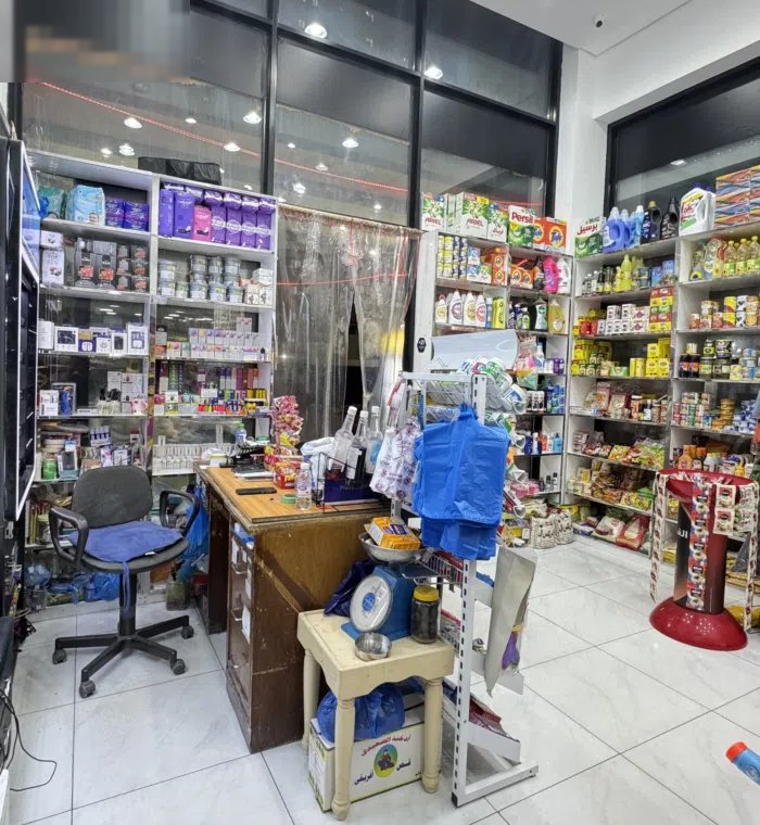 بقالة للبيع