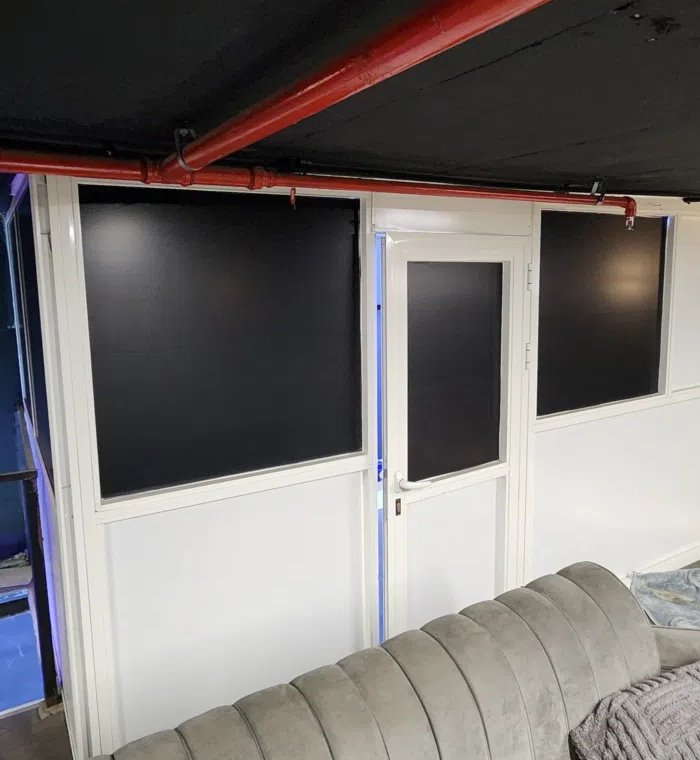 للتنازل محل حماية وقاية وتلميع سيارات جاهز وشغال  مع الرخصة  في الري خلف  النصر الرياضي