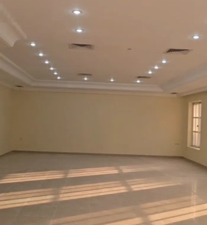450 m2 More than 6 bedrooms Townhouse for Sale in Hawally Zahra