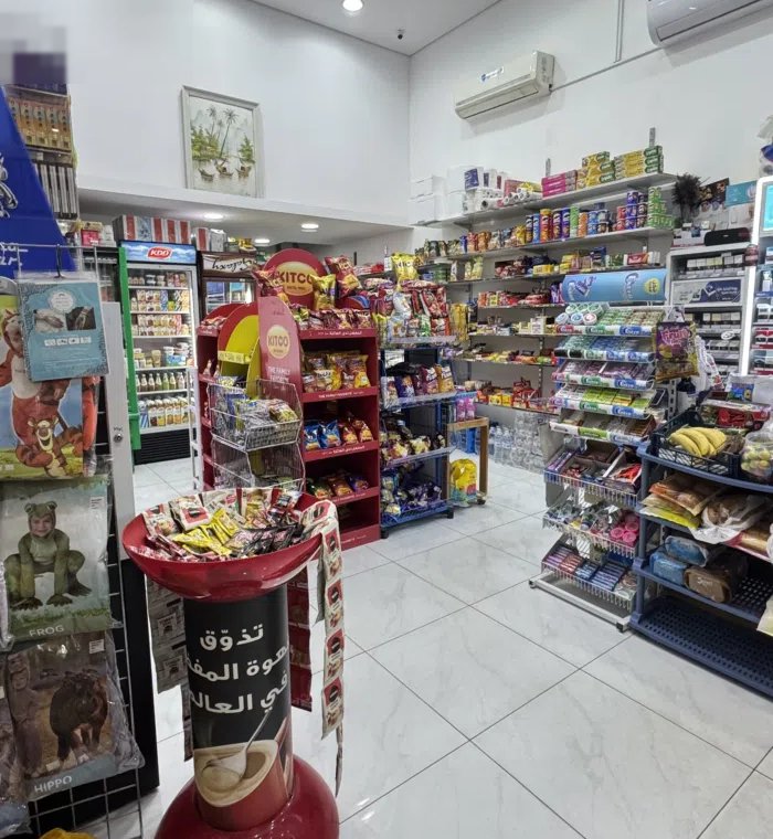 بقالة للبيع