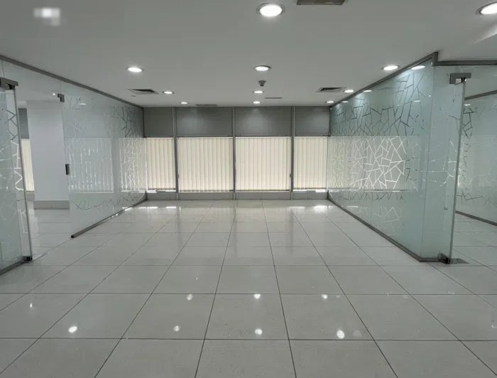 دور كامل تجاري مع فترة سماح للإيجار في القبلة قطعة 11