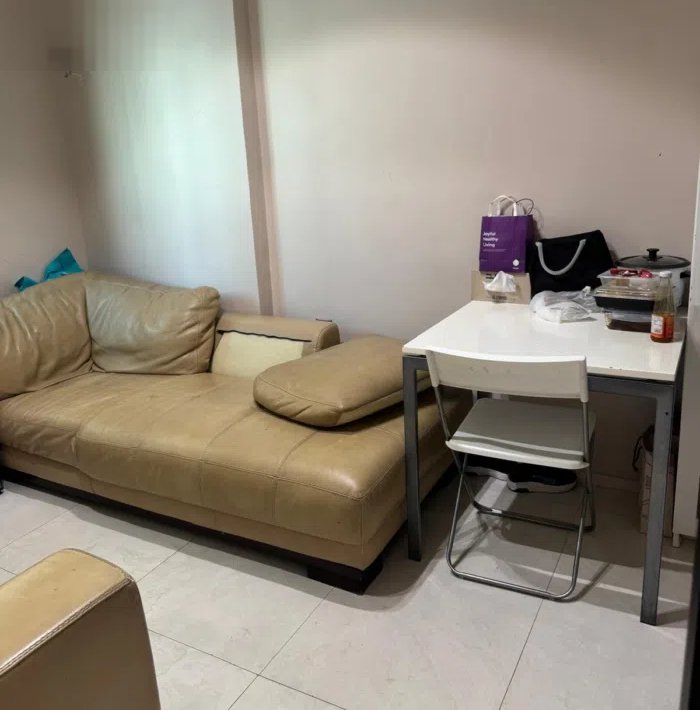 اجار الصالون 2000  مطلوب 25 وقابل للتفاوض جاهز للتسليم معا الرخصه