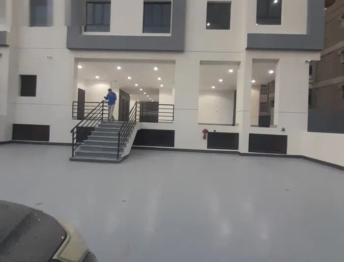 2 bedrooms 2 bathrooms ' kitchen and hall