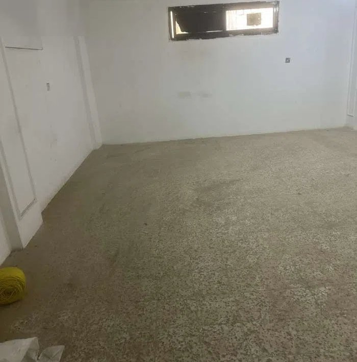 مخزن بالأندلس نزلة سيارة