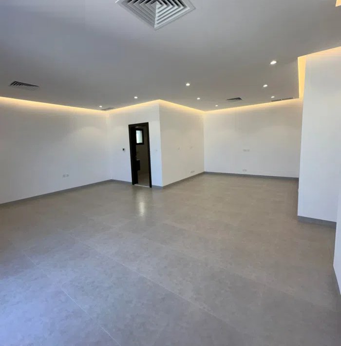 750 m2 4 Bedrooms Townhouse for Rent in Hawally Jabriya