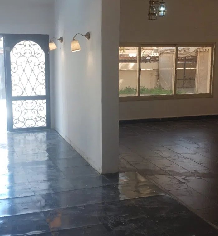 750 m2 5 Bedrooms Villa for Rent in Kuwait City Yarmouk