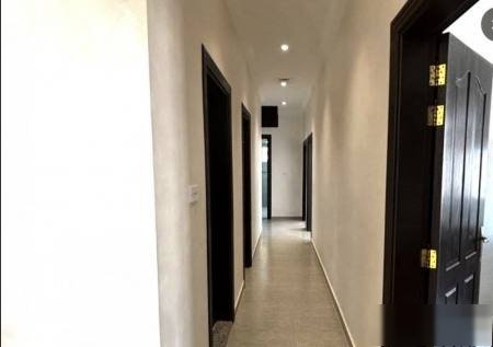 Owner's residence, 4 rooms, the fifth is a maid's room, two parking spots, basement.