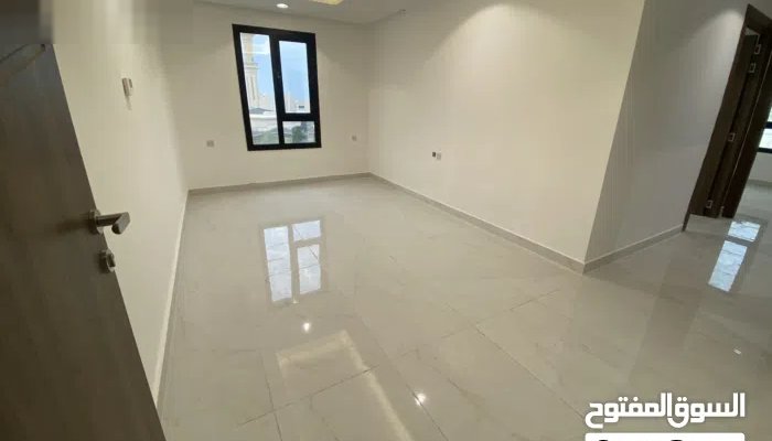 للإيجار دور اول إستثماري ب عماره جديده اول ساكن تصلح معهد تعلمي صالون مشغل خياط الفروانية قطعه 1