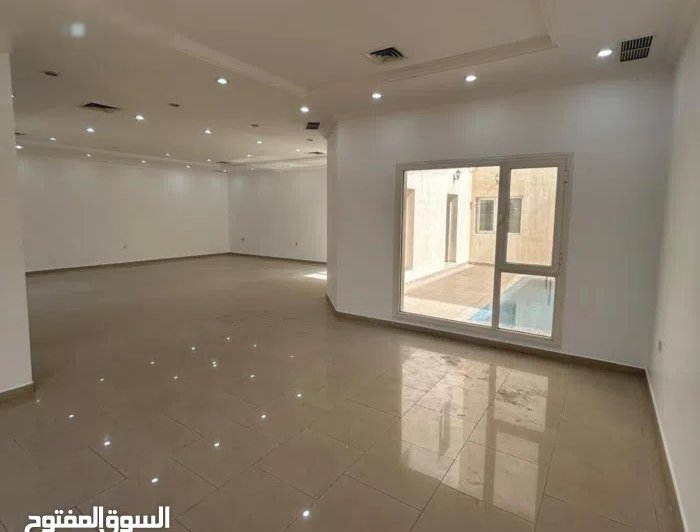1 m2 5 Bedrooms Villa for Rent in Mubarak Al-Kabeer Abu Hasaniya