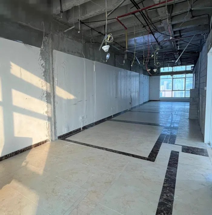 دور كامل تجاري للإيجار في القبلة .