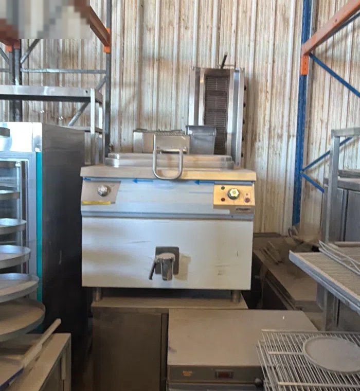 مطلوب  مخزن للأيجار مع ارفف 3 دور وفورك لفت