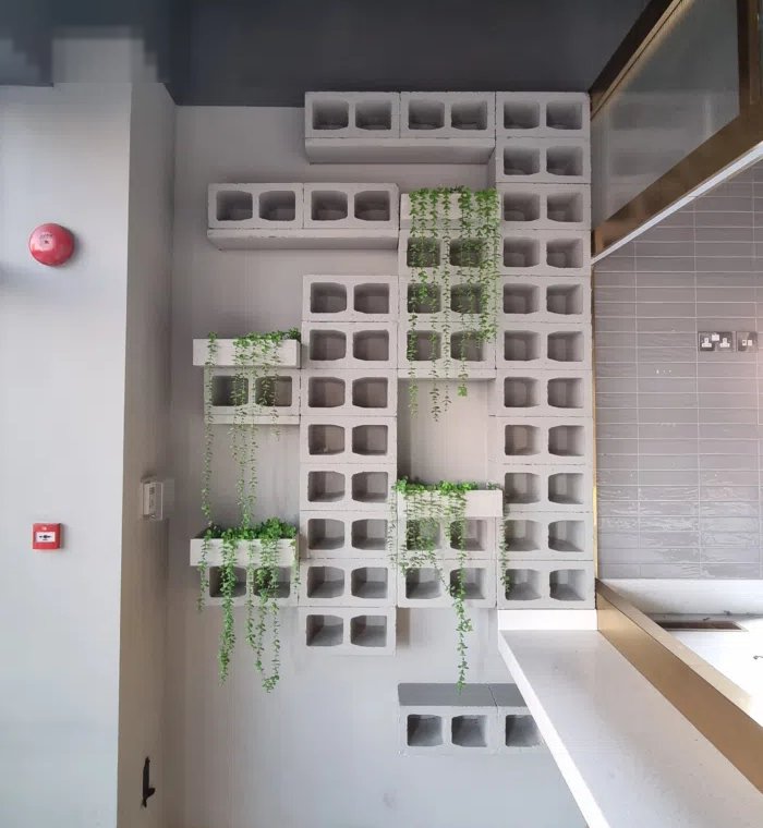 للايجار محل مع درايف ثرو باسواق القرين مساحتة 110 متر مشطب من الداخل ومرتب . Shop for rent with driv