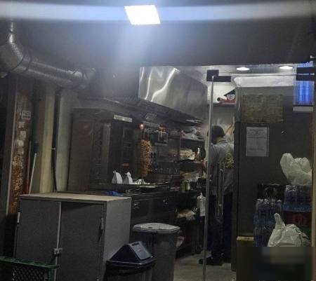 For sale restaurant in Al-Mubarakiya due to studying abroad