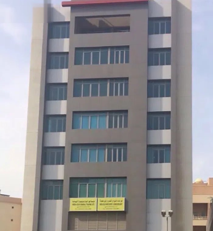 للايجار محل في حولي قطعة 4 شارع ابن خلدون تقاطع شارع  ابن خلدون مع شارع المثني مجمع الزهور