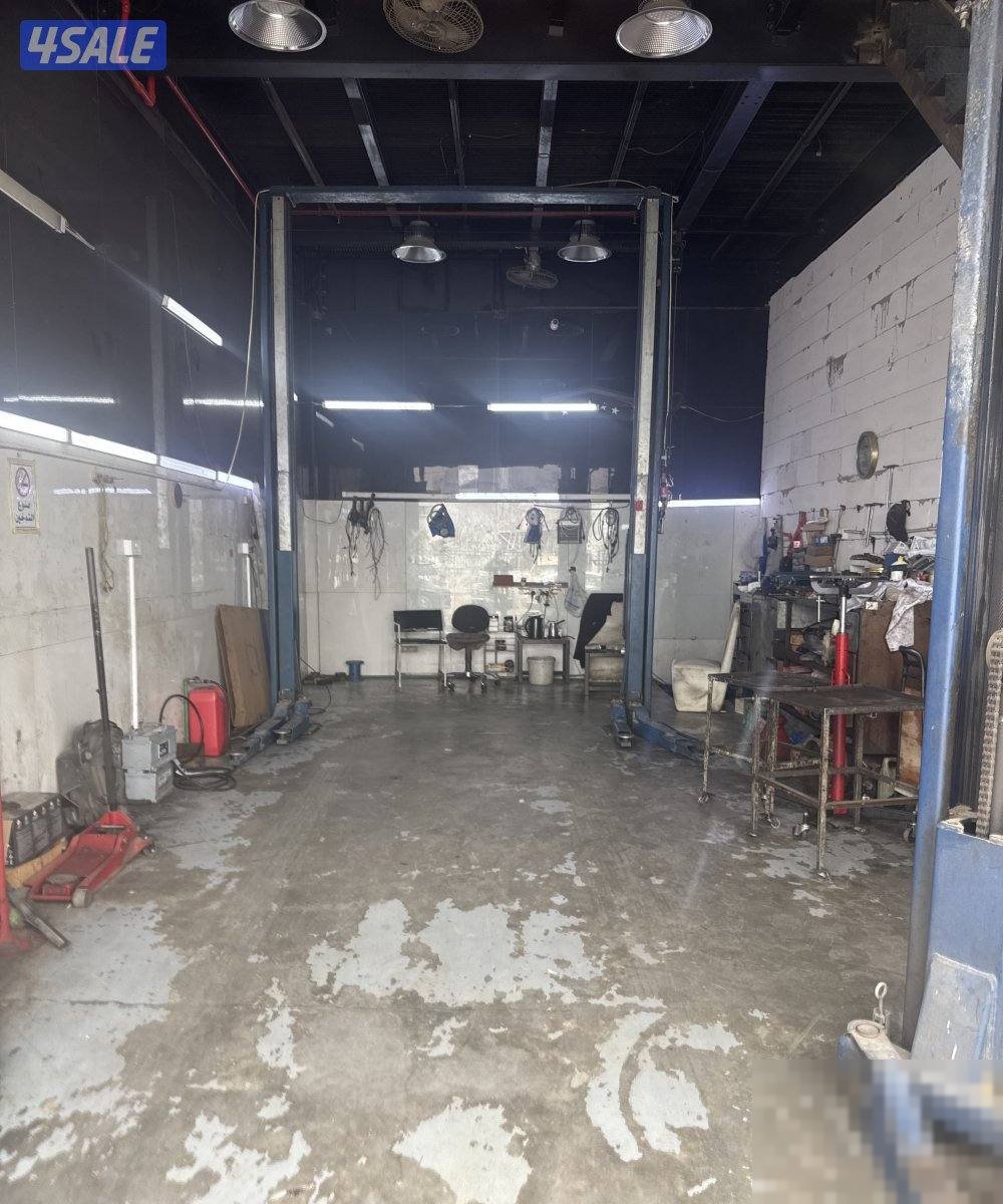 Garage for sale completely equipment three roles