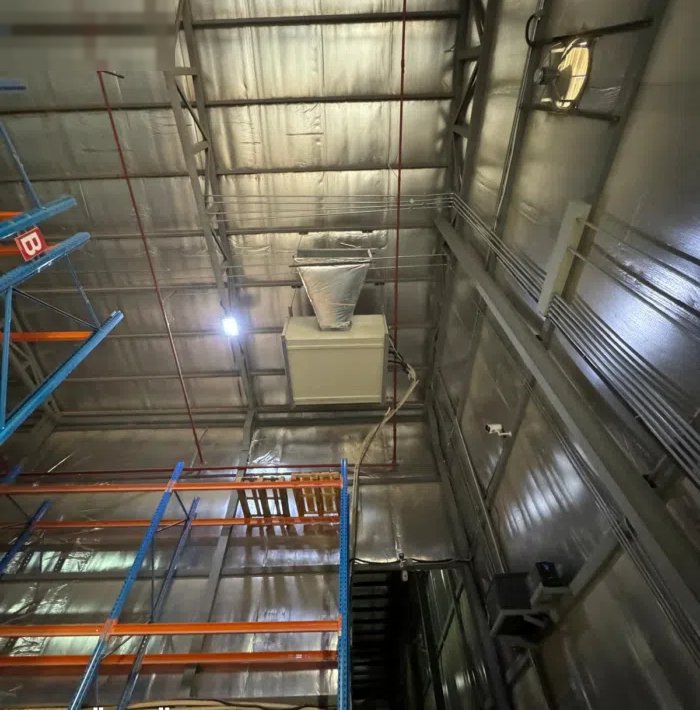 للايجار مخزن 1250 متر  ميناء عبدالله مكيف ومرخص