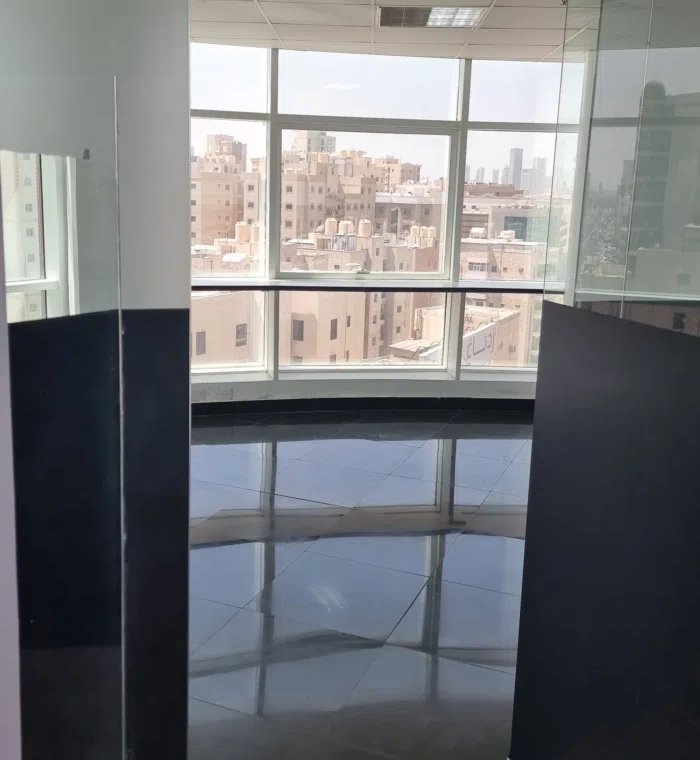 للايجار مكتب بشرق مساحة 85 متر بسعر ممتاز مع 3 شهور سماح موقع متميز مع وجود باركنج كبير