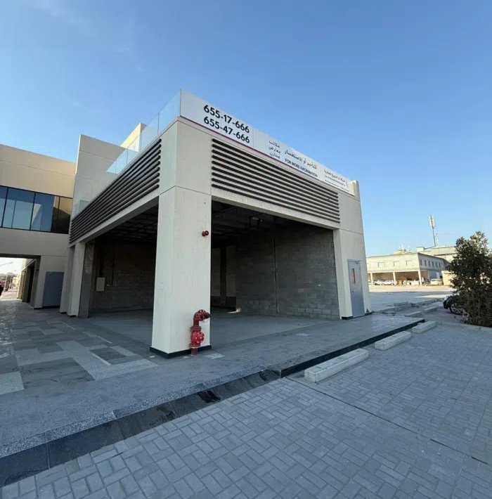 محلات ومكتب للايجار بالمنطقة الحرة - قسيمة جديدة بموقع مميز من المالك مباشرة بدون خلو او عمولة