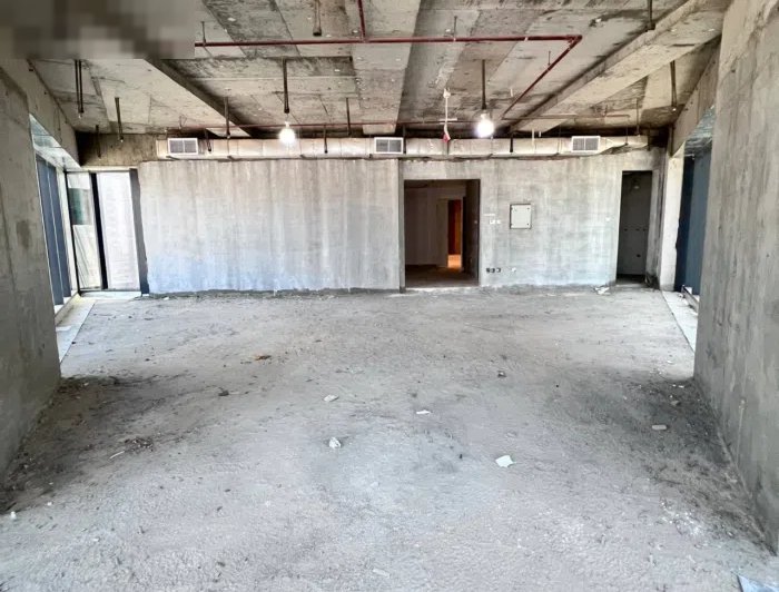 دور كامل تجاري للإيجار في شرق قطعة 7