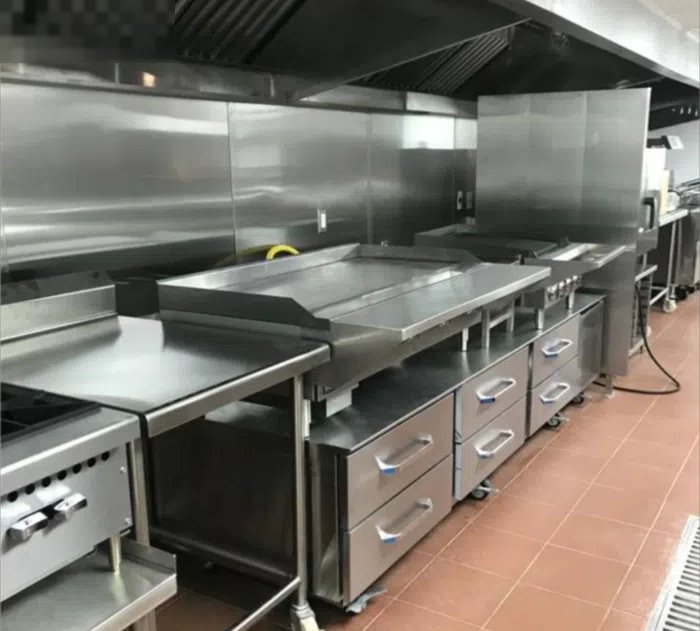 للايجار مطبخ مركزي باسواق القرين يصلح لنشاطات التجهيزات الغذائية بمساحات مختلفة تبدأ من 20 متر الي 5