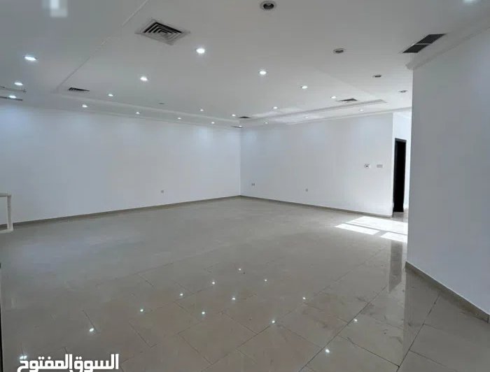1 m2 5 Bedrooms Villa for Rent in Mubarak Al-Kabeer Abu Hasaniya